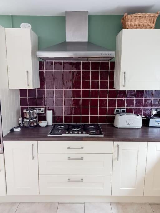 House With Free Parking And Large Garden Villa Wyke Regis Eksteriør billede